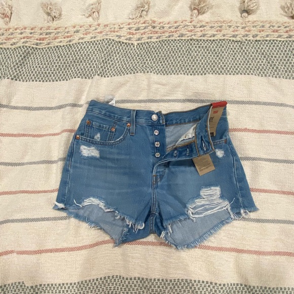 Levi shorts - Picture 2 of 5